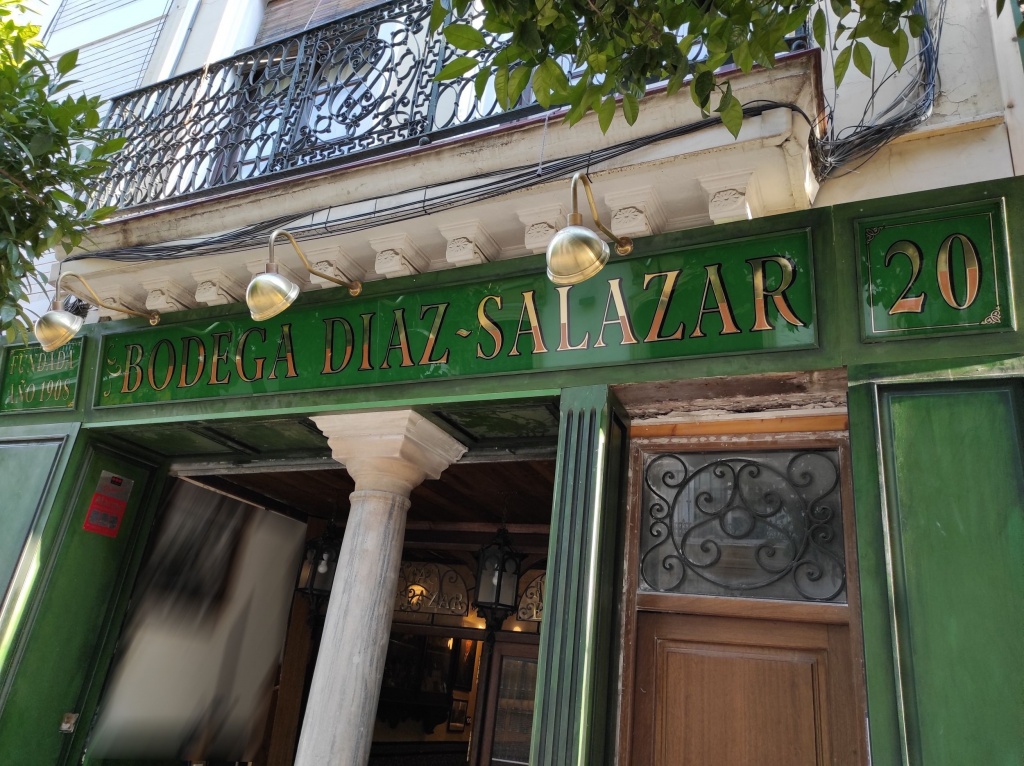 rotulos en vinilo para bares hosteleria y bodegas en Sevilla, impresión digital y rotulación